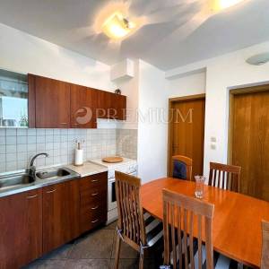 Malinska - Porat, apartman s terasom na mirnoj lokaciji