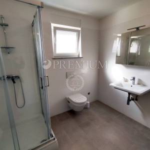 Malinska, prodaja apartmana na drugom katu s pogledom na more i parkingom!
