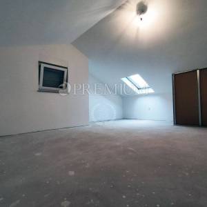 Malinska, prodaja apartmana na drugom katu s pogledom na more i parkingom!