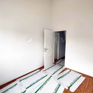 Malinska, prodaja apartmana na drugom katu s pogledom na more i parkingom!