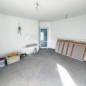 Malinska, prodaja, apartman u prizemlju 500m od mora!
