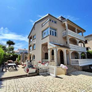 Malinska, prodaja apartmanske kuće s 6 stambenih jedinica!