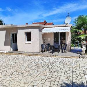 Malinska, prodaja apartmanske kuće s 6 stambenih jedinica!
