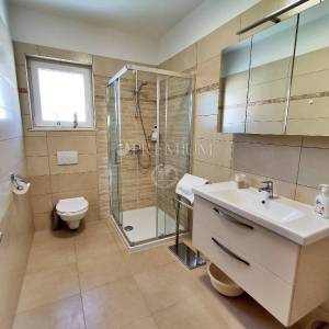 Malinska, prodaja apartmanske kuće s 6 stambenih jedinica!