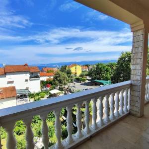 Malinska, prodaja apartmanske kuće s 6 stambenih jedinica!