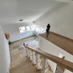 Malinska, prodaja apartmanske kuće s 6 stambenih jedinica!