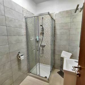 Malinska, prodaja apartmanske kuće s 6 stambenih jedinica!