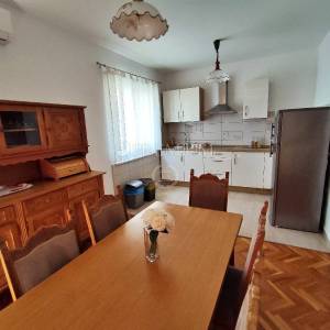 Malinska, prodaja apartmanske kuće s 6 stambenih jedinica!