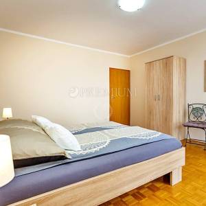 Malinska, prodaja, apartmanska, samostojeća kuća, 100 m od plaže!