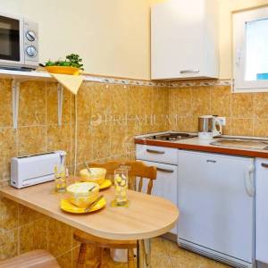 Malinska, prodaja, apartmanska, samostojeća kuća, 100 m od plaže!