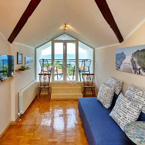 Malinska, prodaja, apartmanska, samostojeća kuća, 100 m od plaže!