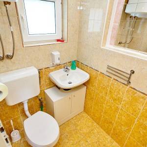 Malinska, prodaja, apartmanska, samostojeća kuća, 100 m od plaže!