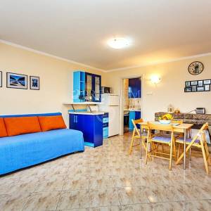 Malinska, prodaja, apartmanska, samostojeća kuća, 100 m od plaže!