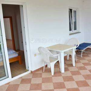 Malinska, prodaja, dva velika apartmana od 390 m2 s okućnicom