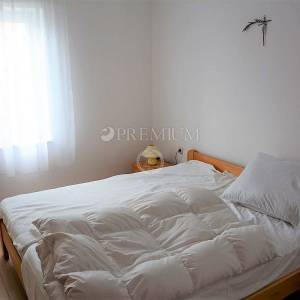 Malinska, prodaja, dva velika apartmana od 390 m2 s okućnicom