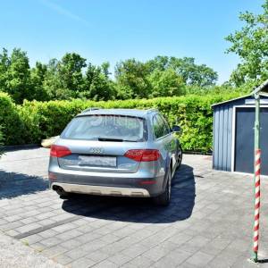 Malinska, prodaja, dva velika apartmana od 390 m2 s okućnicom