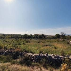 Malinska, prodaja građevinskog zemljišta na traženoj lokaciji!
