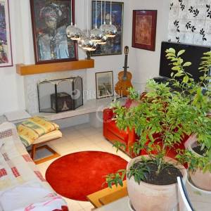 Malinska, prodaja namještene kuće s pogledom na more i okućnicom!