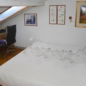 Malinska, prodaja namještene kuće s pogledom na more i okućnicom!