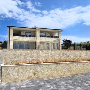 Malinska, prodaja, nova kuća s  bazenom i pogledom na more!