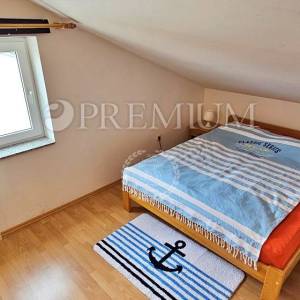 Malinska, prostrani apartman s predivnim pogledom na more!