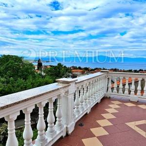 Malinska, prostrani apartman s predivnim pogledom na more!