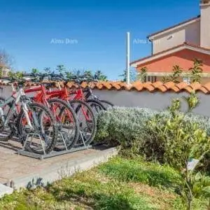 MARČANA - Prodaje se kuća sa grijanim bazenom i jakuzzijem