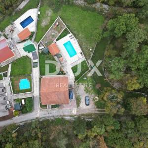 MARINIĆI, GORNJI ZAMET - kuća 180m2 s bazenom i prekrasno uređenom okućnicom 700m2