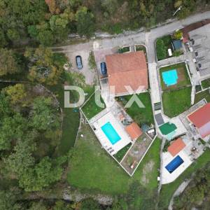 MARINIĆI, GORNJI ZAMET - kuća 180m2 s bazenom i prekrasno uređenom okućnicom 700m2
