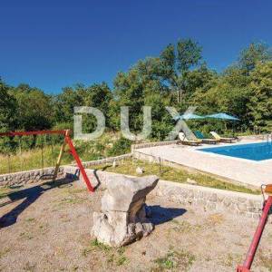 MARINIĆI, GORNJI ZAMET - kuća 180m2 s bazenom i prekrasno uređenom okućnicom 700m2