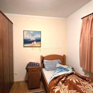 Marinići, kuća poslovno-stambene namjene s garažom, 225m2