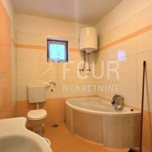 Marinići, kuća poslovno-stambene namjene, 230m2