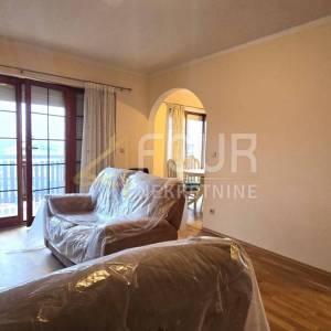 Marinići, kuća poslovno-stambene namjene, 230m2