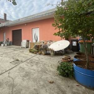 Matulji - centar, zemljište 1.118m2 s dva objekta