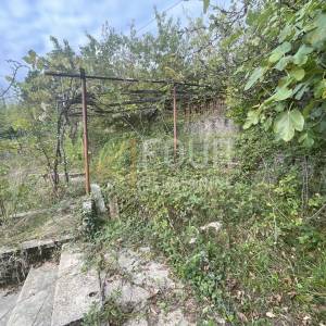 Matulji - centar, zemljište 1.118m2 s dva objekta