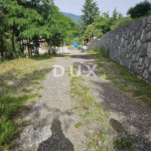 MATULJI, JUŠIĆI, JURDANI- kuća 340m2 s poslovnim prostorom + uređena okućnica 1400m2