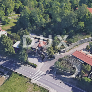 MATULJI, JUŠIĆI, JURDANI- kuća 340m2 s poslovnim prostorom + uređena okućnica 1400m2