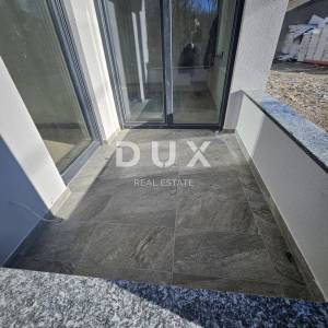 MATULJI, JUŠIĆI, JURDANI- stan prizemlje 62,34 m2 u novogradnji DB+2S s okućnicom