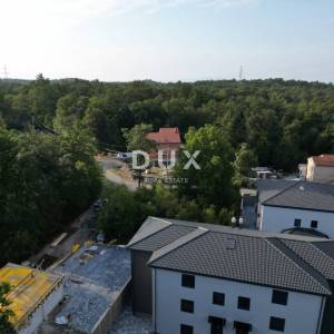 MATULJI, JUŠIĆI, JURDANI- stan 2. kat 87,74 m2 u novogradnji DB+2S s okućnicom 