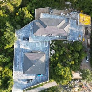 MATULJI, JUŠIĆI, JURDANI- stan 2. kat 87,74 m2 u novogradnji DB+2S s okućnicom 