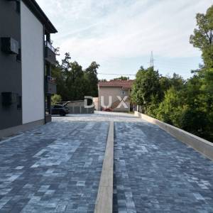 MATULJI, JUŠIĆI, JURDANI- stan 2. kat 87,74 m2 u novogradnji DB+2S s okućnicom 