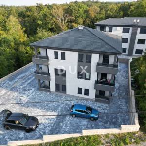 MATULJI, JUŠIĆI, JURDANI- stan prizemlje 62,34 m2 u novogradnji DB+2S s okućnicom