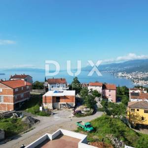 MATULJI, KASTAV, RUBEŠI- građevinsko zemljište 900m2 s zgradom u izgradnji 600m2 sa 3 prostrana stana s panoramskim pogledom na...