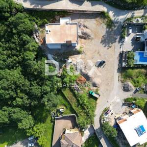 MATULJI, KASTAV, RUBEŠI- građevinsko zemljište 1900m2 s zgradom u izgradnji 600m2 sa 3 prostrana stana s panoramskim pogledom n...