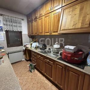 Matulji, kuća stambeno-poslovne namjene, 420m2