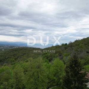 MATULJI, KUĆELI- zemljište 12 000 m2 (cca 6700m2 građevinsko) s pogledom na more + 3 starine 220m2