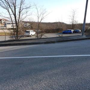 MATULJI - MIHELIĆI - asfaltirani teren 834m2 do frekventne glavne prometnice 