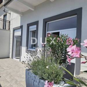 MATULJI, OKOLICA - 2S+DB, 80m2, novoadaptirani stan s pogledom na more