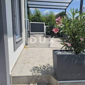 MATULJI, OKOLICA - 2S+DB, 80m2, novoadaptirani stan s pogledom na more