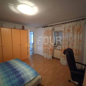 Matulji - okolica, Zvoneća, kuća u nizu s garažom
